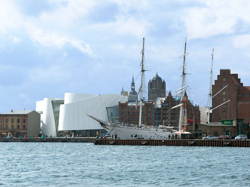 Ozeaneum-stralsund-roland-halbe-rh1788-83-hafenansicht-view-from-harbor_large