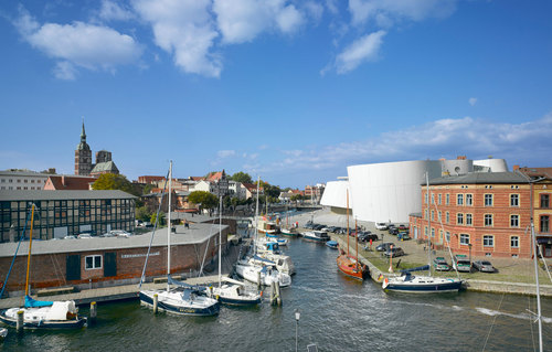 Ozeaneum-stralsund-roland-halbe-rh1788-90-ansicht-vom-kanal-view-from-canal_large