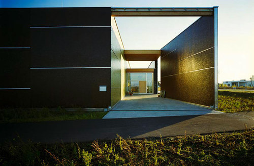 Leeb05_cornerdark_large