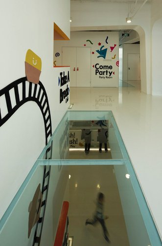 View-through-glass-floor_large