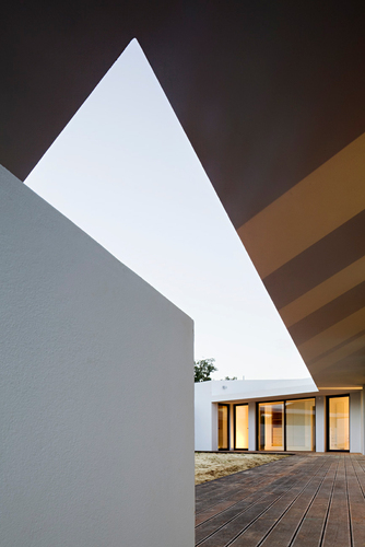 Coma_architects_palmela_090210_0551_large