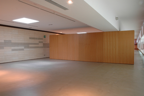 Sala_conferenze_vuota_sfondo_partizione_dx_large