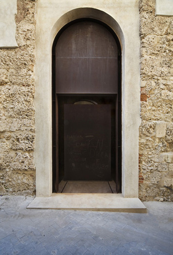 2_esterno__nuovo_portale_in_corten_semiaperto_large