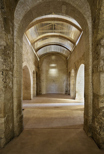 7_interno_verso_l_abside_large
