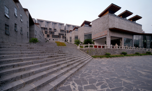03-entrance-plaza_large