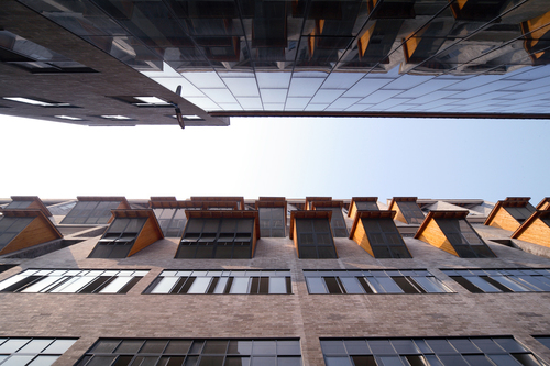 05-upward-view-of-academic-building-and-gallery_large