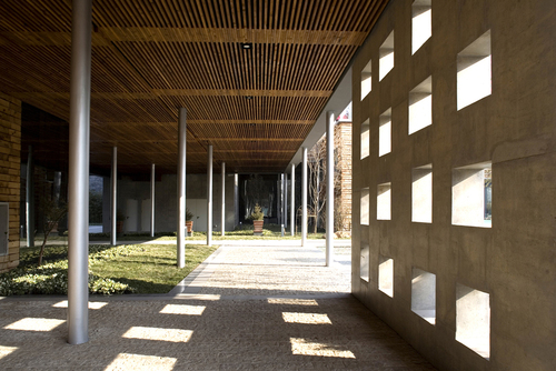 03-3-courtyard-view_large