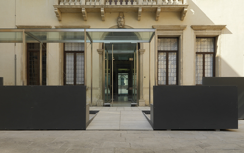 16_pal_cavalli_cortile_large