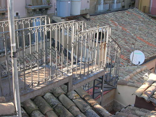 Scala_esterna_per_accesso_in_terrazza_large