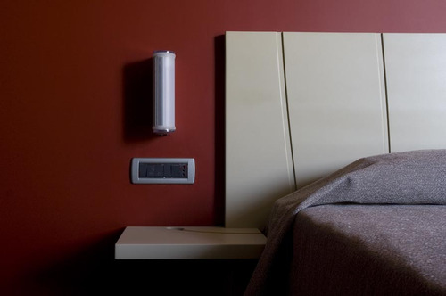 Mon_hotel_room-5_large