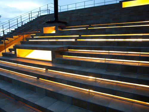 A-warm-atmosphere-is-created-by-the-use-of-light-and-the-slit-glass-windows_large