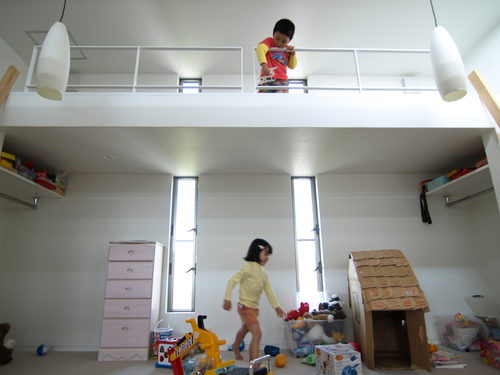 Children乫s-bedroom-and-the-loft-space_large