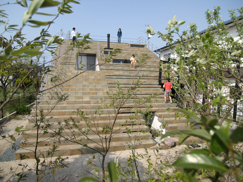 Client_s-children-playing-atop-the-stairs-house-2_large