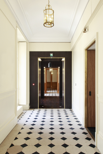 1st-floor-staircase-entrance_large