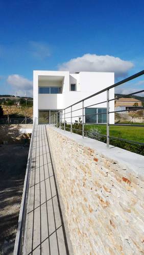 P126_large