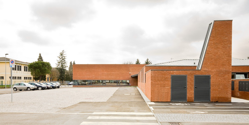 6_zanetti_futura_piazza_ingresso_large