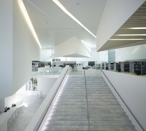 Int13-vue-escalier-haut_large
