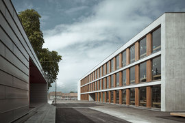 Eps-schulgeb剈de-und-alte-turnhalle_normal