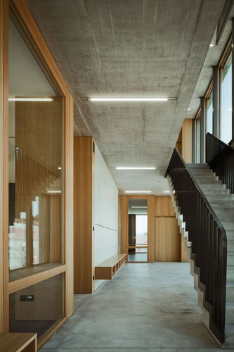 Eps-treppenhaus-schulgeb剈de_large