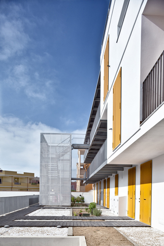 Pic04_2_1_officina_architettura_housing_elmas_large