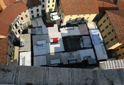 Mercato_piazza_zanardelli_large