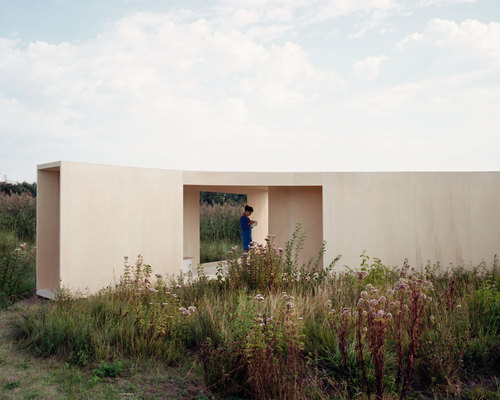 Anne-holtrop-trailhouse-entrance-20-x-25-cm-500-dpi-adobe-rgb_large