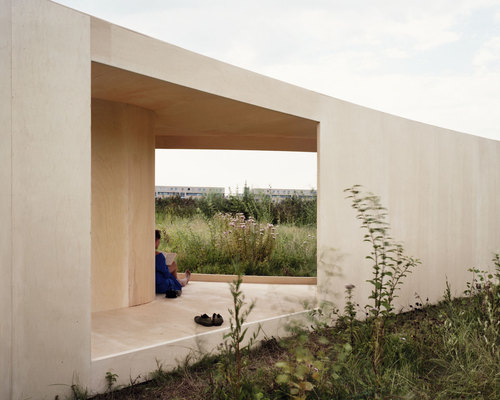 Anne-holtrop-trailhouse-vieuw-trough-window-20-x-25-cm-500-dpi-adobe-rgb-98_large
