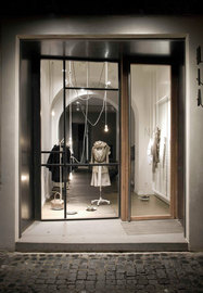 3---nia-boutique-roma-1_normal