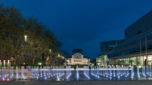 Variable_fountain_of_the_duisbourg_place_large