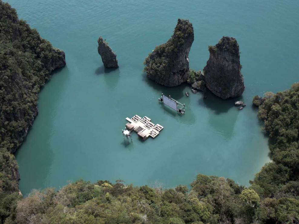 Archipelago-cinema-by-ole-scheeren_04_photo-by-piyatat-hemmatat_full