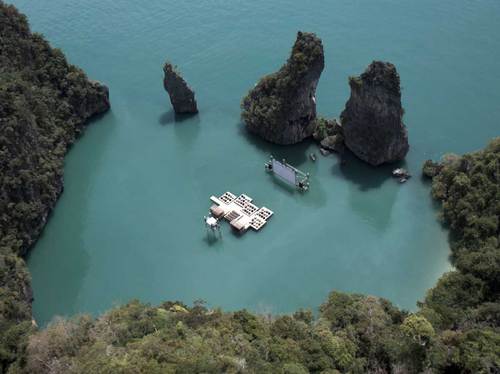 Archipelago-cinema-by-ole-scheeren_04_photo-by-piyatat-hemmatat_large