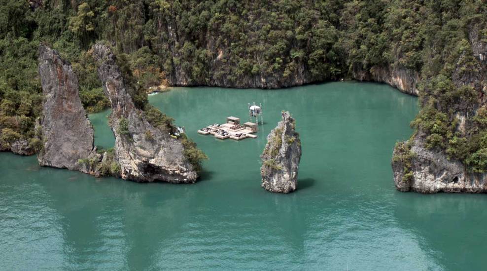 Archipelago-cinema-by-ole-scheeren_05_photo-by-piyatat-hemmatat_full