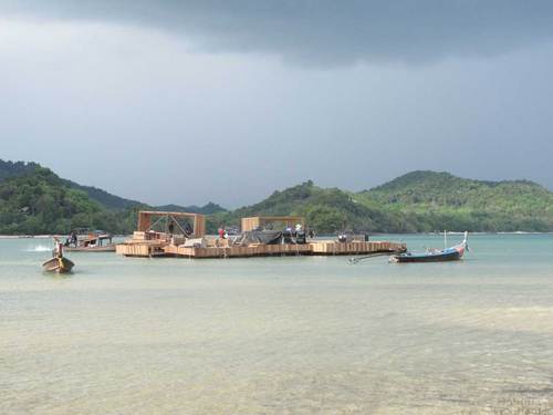 Archipelago-cinema-by-ole-scheeren_13_photo-courtesy-film-on-the-rocks-yao-noi-foundation_large