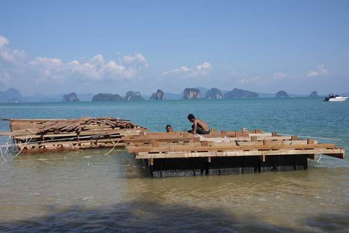 Archipelago-cinema-by-ole-scheeren_16_photo-courtesy-film-on-the-rocks-yao-noi-foundation_large