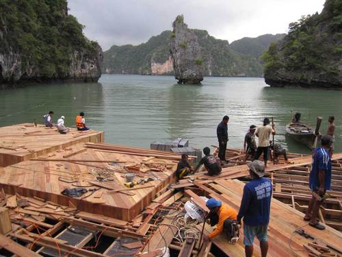 Archipelago-cinema-by-ole-scheeren_18_photo-courtesy-film-on-the-rocks-yao-noi-foundation_large