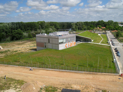 8209001_large