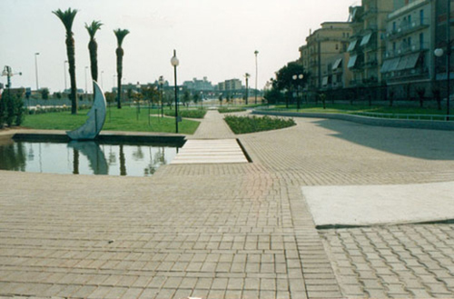 2093055081_large