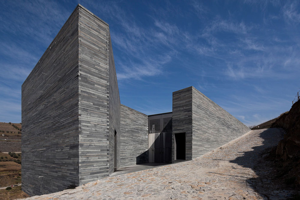 242_wine-cellar-main-access_full
