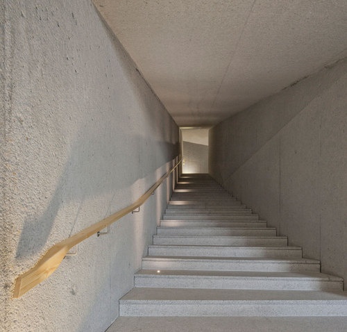 274_access-to-the-wine-cellar-tunnel_large