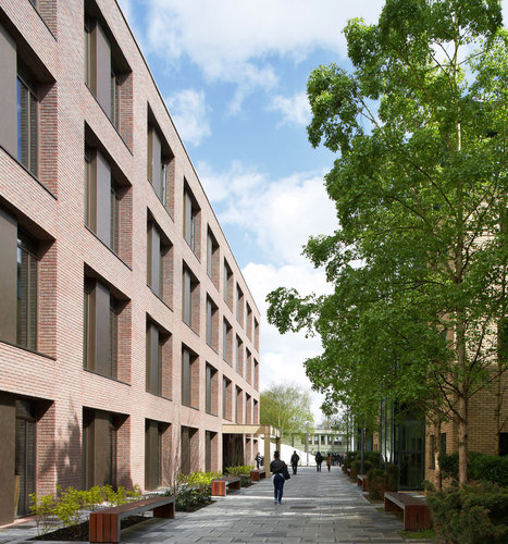 3_hb_kingston-business-school_credit-hufton_crow_54_large