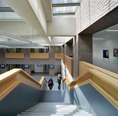 5_hb_kingston-business-school_credit-hufton_crow_45_large