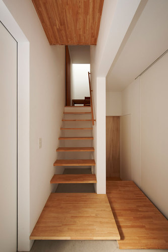 12_02entrance_view_toward_dining_bedroom_large