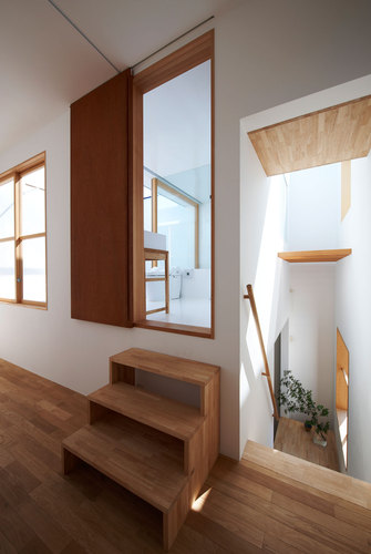 30_04-steps-toward-washroom-_staircase_large