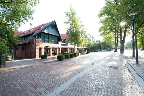 10-010_bergstraáe09_large