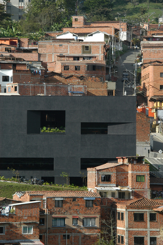 Fernando_botero_library_park_13_large