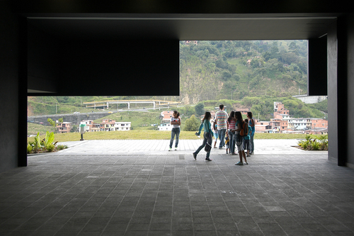 Fernando_botero_library_park_35_large