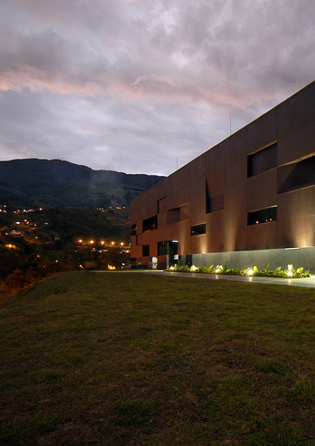 Fernando_botero_library_park_56_large