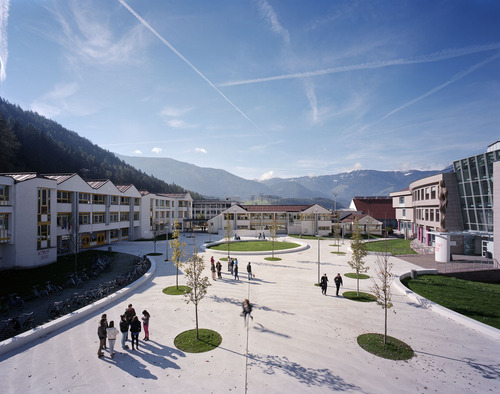 Schulhof_bruneck_04_large