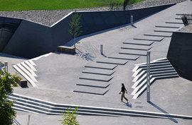 Enota-orhidelia-01-exterior-pathway_normal