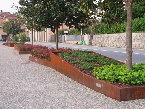 Passeggiata-vasche_in_corten_large